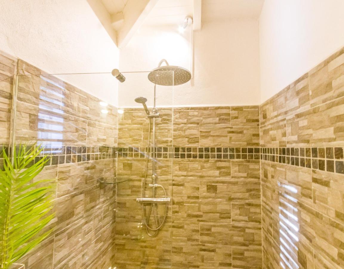 Gites Atemoya. Petit Bas Vent Fort Royal. Deshaies Ngoại thất bức ảnh