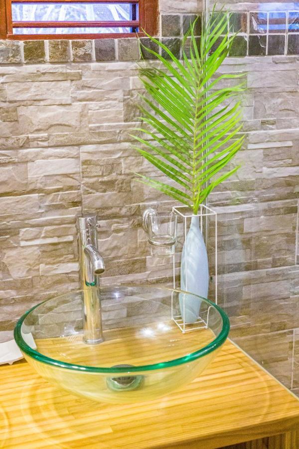 Gites Atemoya. Petit Bas Vent Fort Royal. Deshaies Ngoại thất bức ảnh